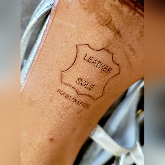 Stuart Weitzman Crystal/Rhinestone Embellished Sandal Kitten Heel PlatinumGold 7 - Picture 8 of 16